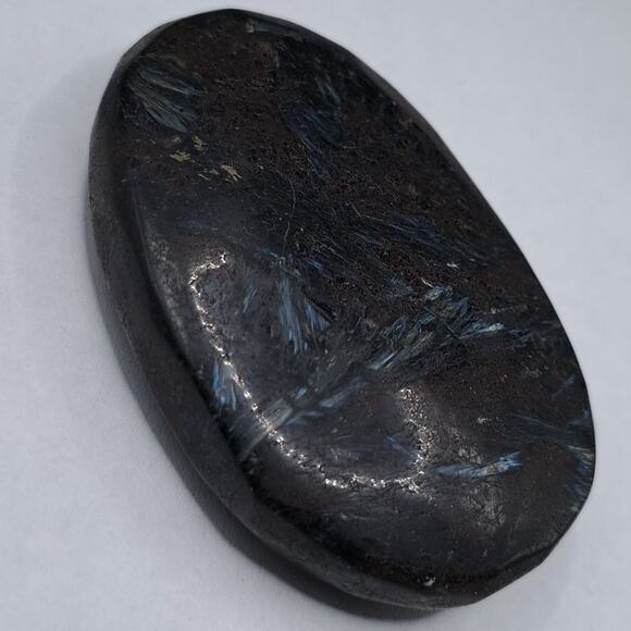 117G Natural Astrophyllite Garnet Firework Quartz Healing Palm Stone - Picture 1 of 5